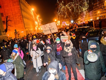 Manifestación contra el endurecimiento de la ley del aborto ayer en Poznan (Polonia).