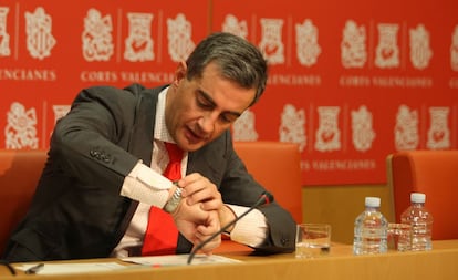 Costa, en abril de 2009, en la sala de prensa de las Cortes valencianas.