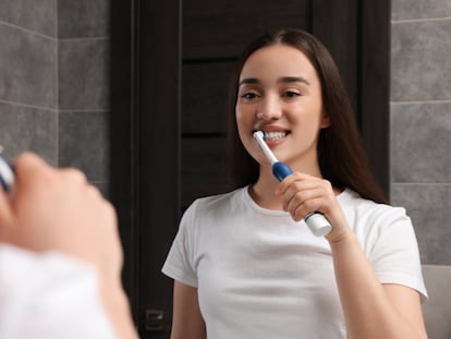 Artículo de EL PAÍS Escaparate que describe el mejor cepillo de Oral-B, ahora, con un 41% de descuento en Amazon