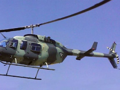 Un helicóptero fumigador de la Fuerza Aérea Mexicana.