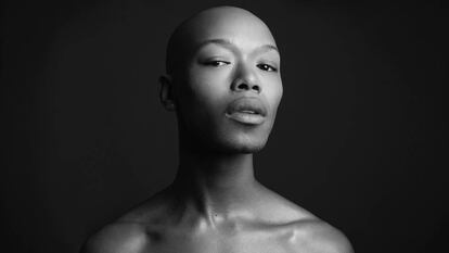 El artista sudafricano Nakhane.