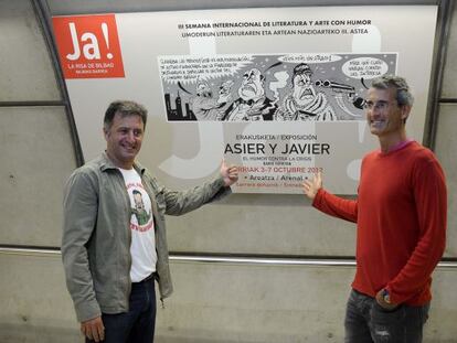 Asier Sánchez y Javier Gamboa, en la presentación de los carteles de ‘Humor gráfico contra la crisis’ 