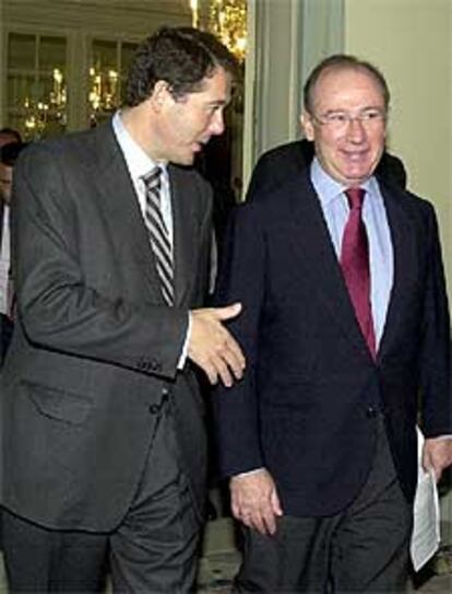José María Michavila, a la izquierda, y Rodrigo Rato.