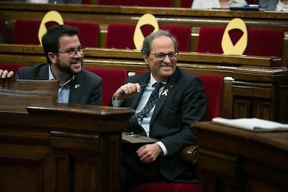 Catalan premier Quim Torra (r).