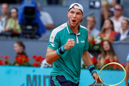 El tenista alemán Jan-Lennard Struff celebra un punto ante el español.