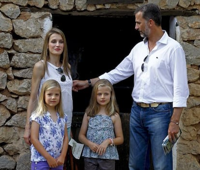 Prince Felipe and Princess Letizia with their daughters Leonor and Sofía in Palma in 2013.