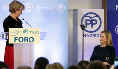 Aguirre, en el estrado, junto a Cifuentes en un foro en un hotel de Madrid, el pasado 13 de noviembre