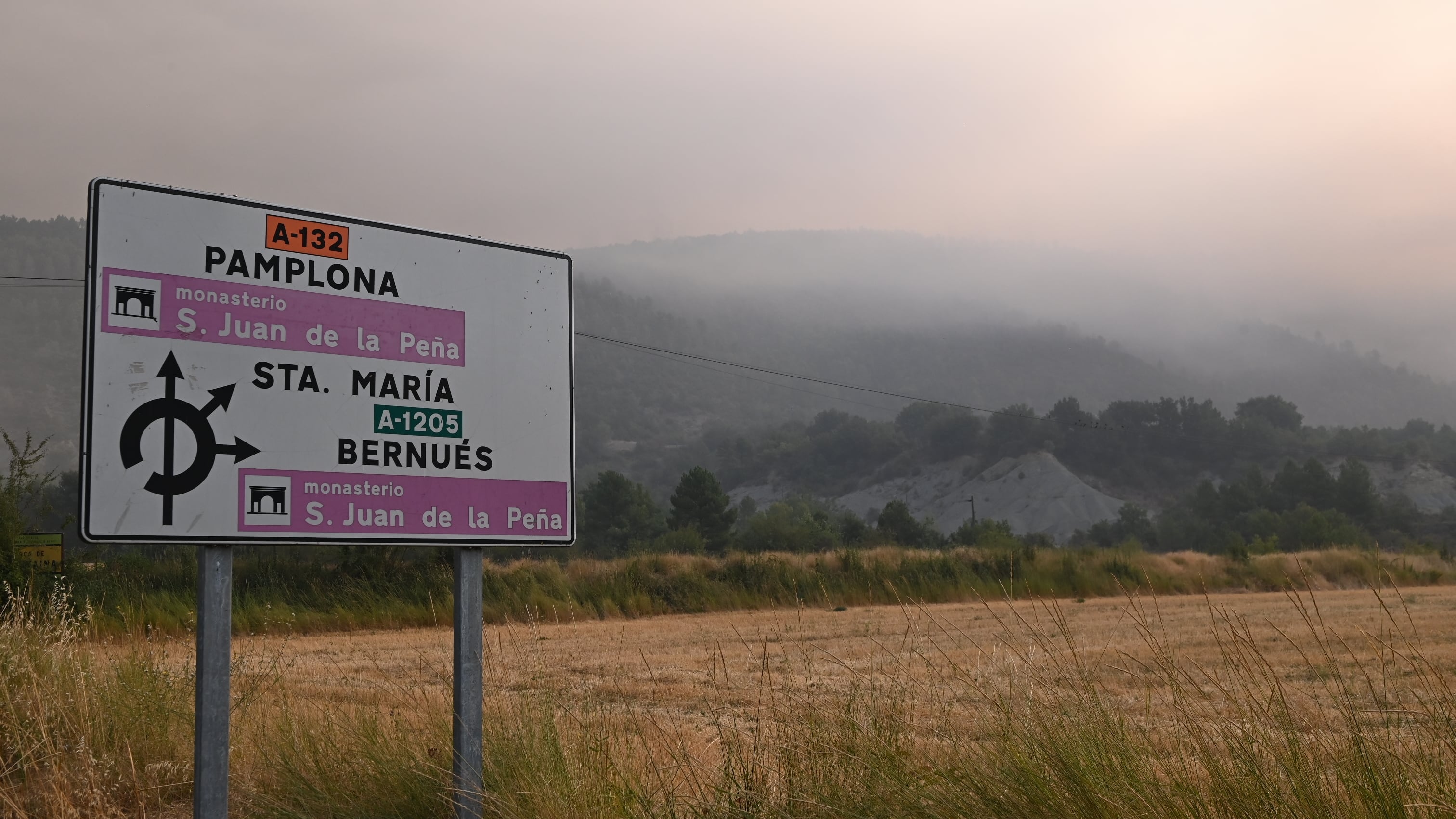 El incendio de Huesca deja 18 municipios evacuados y amenaza San Juan de la Peña: “Si arde, se perdería el símbolo del origen de Aragón”
