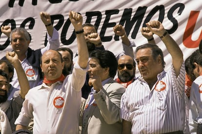 Nicolás Redondo (a la derecha) en la celebración del Día del Trabajo, en una imagen sin fechar.