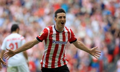 Aduriz celebra el gol de la victoria del Athletic contra el Sevilla.