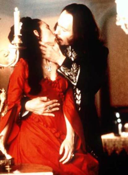 Winona Ryder y Gary Oldman, en una escena de &#39;Drácula de Bram Stoker&#39; (1992), de Francis Ford Coppola.