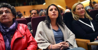 Irene Montero, entre Beatriz Gimeno y Vicky Rossell en C&oacute;rdoba.