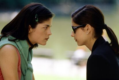 Selma Blair and Sarah Michelle Gellar in the 'Cruel Intentions' (1999) kiss scene, which is the film's most famous moment and one of the most recognizable scenes in all of 1990s teen cinema. 