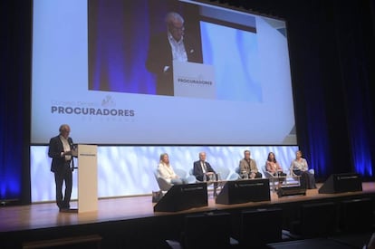 Lectura de las conclusiones de las XII Jornadas Nacionales de Juntas de Gobierno de los procuradores.