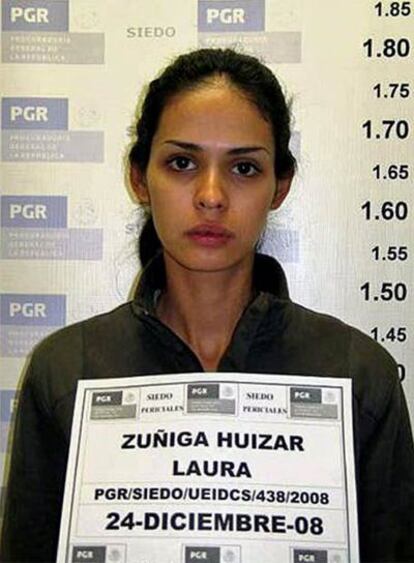 Laura Zúñiga, en el momento de ser fichada por la policía.