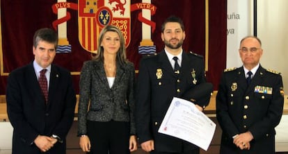 Cosid&oacute;, la delegada del Gobierno en Catalu&ntilde;a, Llanos de Luna, el polic&iacute;a David Fern&aacute;ndez y Agust&iacute;n Castro.