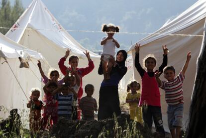Niños procedentes de Siria, en el campo de refugiados de la localidad de Yayladagi, en la provincia turca de Hatay.