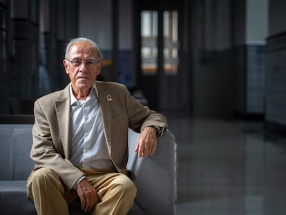 Ignacio Pérez Arriaga posa en la Universidad Pontificia Comillas de Madrid, el pasado septiembre.