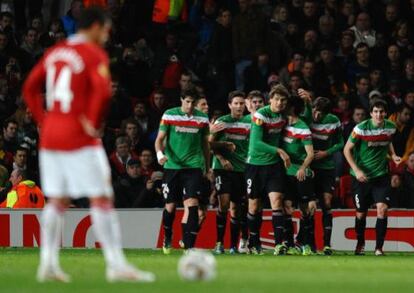 Athletic players celebrate a Fernando Llorente goal at Old Trafford. 