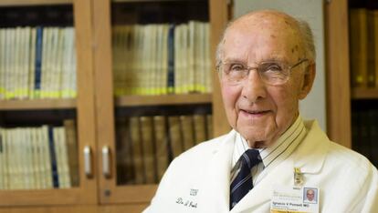 El doctor Ignacio Ponseti, m&eacute;dico pionero de la ortopedia, fotografiado en la Universidad de Iowa (EE UU). 