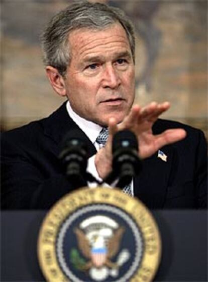 El presidente Bush anuncia la decisión sobre los aranceles al acero.