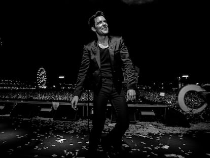 Brandon Flowers durante la actuación de The Killers anoche en el festival Mad Cool, Madrid.