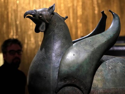 'Grifo de Pisa', la mayor escultura en bronce del arte islámico medieval, en la exposición del Museo Arqueológico Nacional.