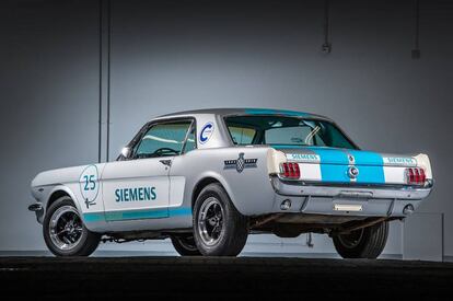 Este Ford Mustang de 1965 para Goodwood no parece un coche autónomo sin tantos sensores en su exterior