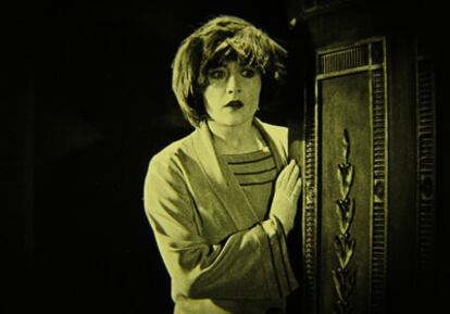 Fotograma de 'The White Shadow' (1923), una de las primeras películas en las que trabajó el maestro del suspense Alfred Hitchcok.