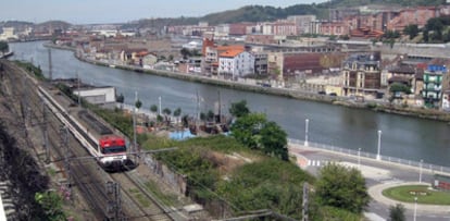 Vista general del área de Zorrozaurre desde el barrio de Olabeaga.