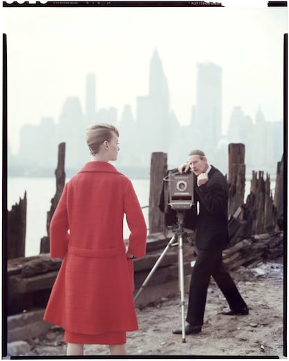 Norman Parkinson y Nena von Schlebrügge, 'Queen' (portada), 16 de febrero de 1960.
