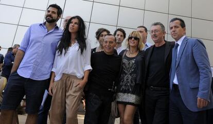 Primera fila: Rafael Miró, Álex Vidal, Hortensia Maeso, Javier Calvo y Encarnis Tomero con otros diseñadores.