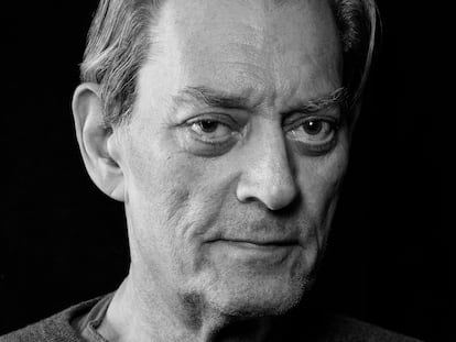 Paul Auster, retratado por su esposa, la escritora Siri Hustvedt, este año en su casa de Brooklyn. La fotografía aparece en la edición estadounidense del libro.