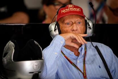 Lauda observa los entrenamientos en Alemania el fin de semana pasado. 