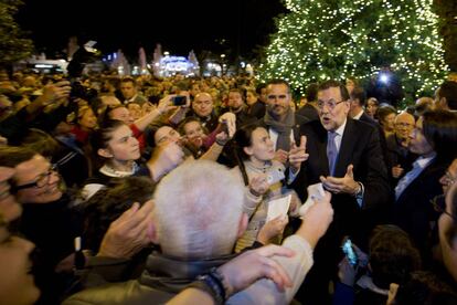 El expresidente del Gobierno, Mariano Rajoy, en un mitin en Orihuela (2015).