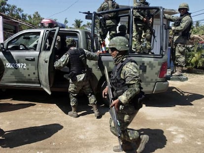 Soldados mexicanos patrullan en el Estado de Guerrero