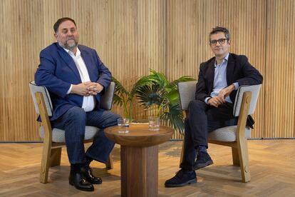 El presidente de ERC, Oriol Junqueras, y el ministro de la Presidencia en funciones y miembro de la comisión negociadora del PSOE, Félix Bolaños, el jueves en la reunión en Barcelona en el que sellaron el acuerdo entre ambos partidos, en una imagen del PSC.