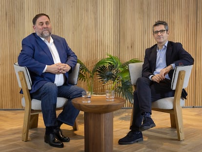 El presidente de ERC, Oriol Junqueras, y el ministro de la Presidencia en funciones y miembro de la comisión negociadora del PSOE, Félix Bolaños, el jueves en la reunión en Barcelona en el que sellaron el acuerdo entre ambos partidos, en una imagen del PSC.