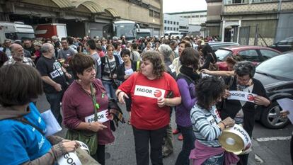 Manifestantes en apoyo de los trabajadores de Edesa, en Basauri.