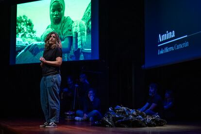 La periodista Lola Hierro durante el acto 'Aquí no se juega', hoy en CaixaForum en Barcelona.