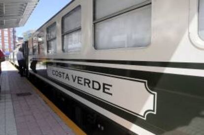 Vista del Tren Costa Verde de FEVE. EFE/Archivo