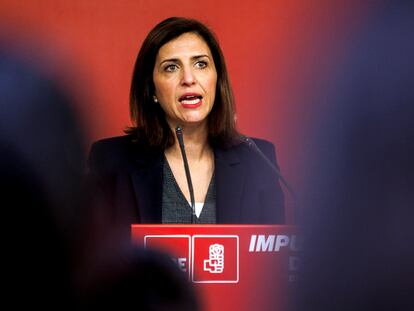 La portavoz del PSOE, Esther Peña, este lunes durante la rueda de prensa en la sede del partido en Madrid.