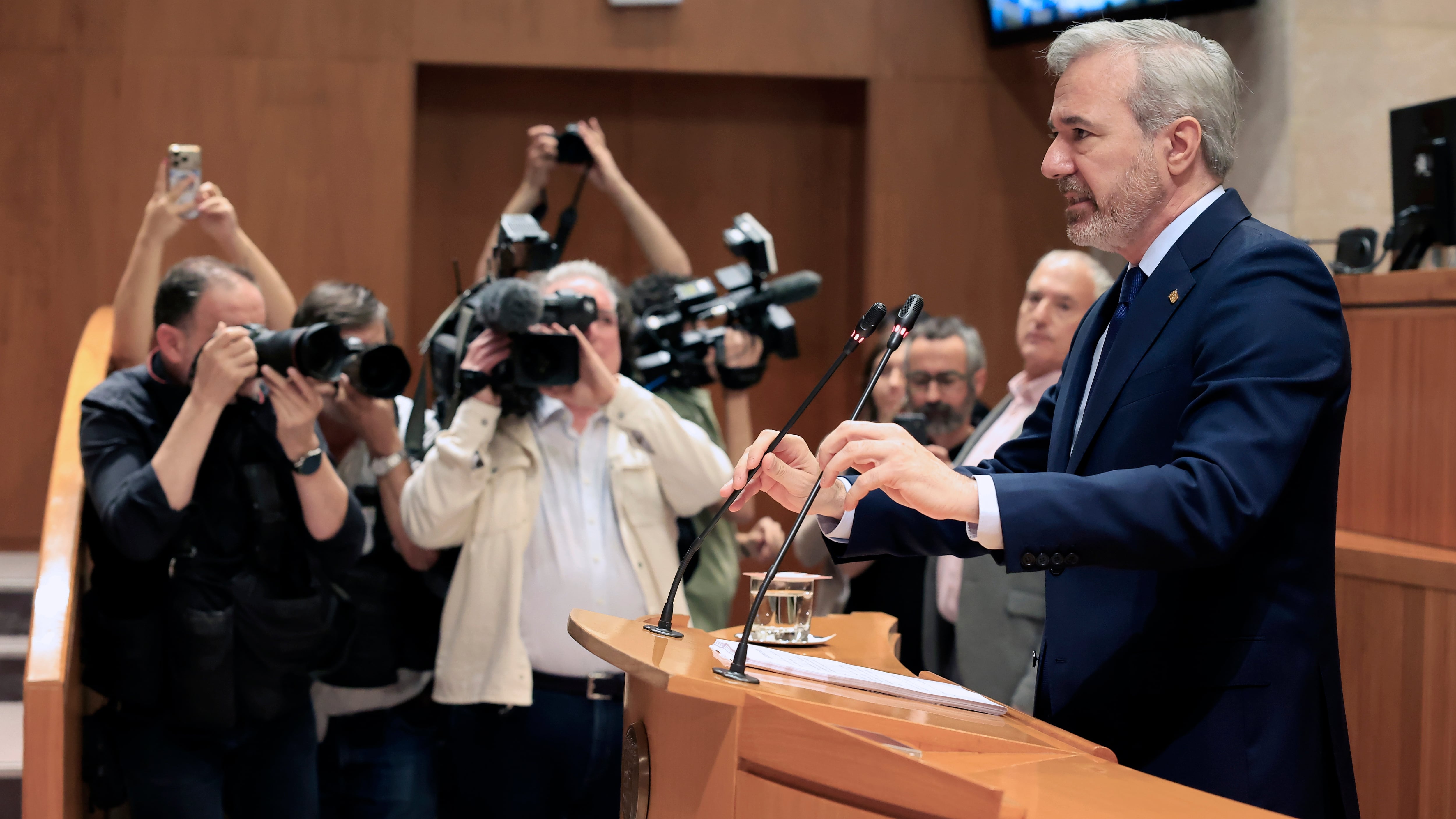 Azcón niega en su investidura que la “prioridad nacional” del PP discrimine por nacionalidad