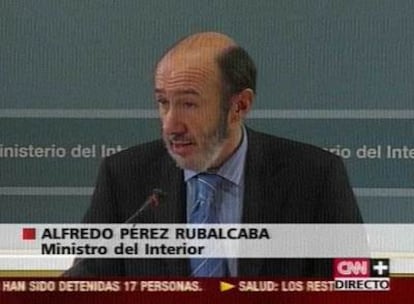 El ministro del Interior, durante la rueda de prensa en la sede de su departamento.