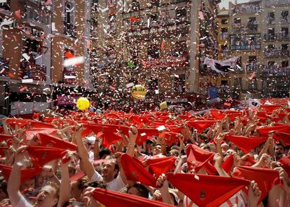 Pañuelos al aire en Pamplona