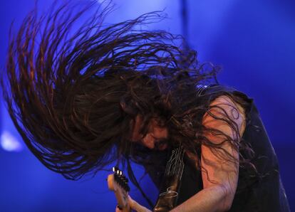 El guitarrista Andreas Kisser, de la banda brasileña Sepultura, actúa en el Palco Sunset en la clausura del festival Rock in Rio, el día 24 de septiembre de 2017, en Río de Janeiro, Brasil.