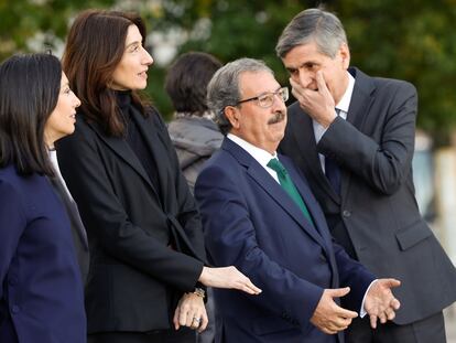 Pedro González-Trevijano susurraba a Rafael Mozo en presencia de la ministra de Justicia, Pilar Llop, el miércoles en Madrid.