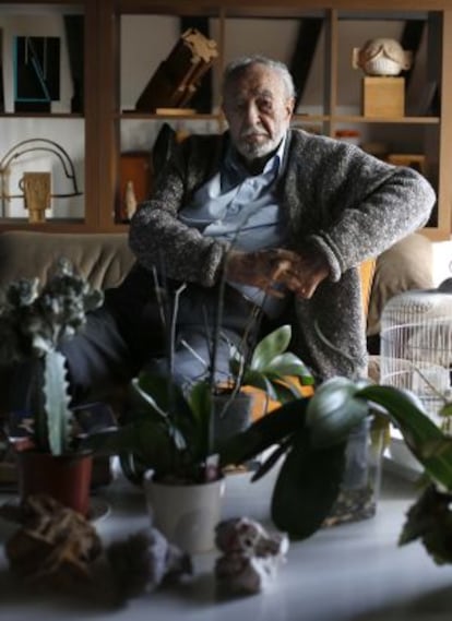 Néstor Basterretxea en su casa en febrero de 2013.