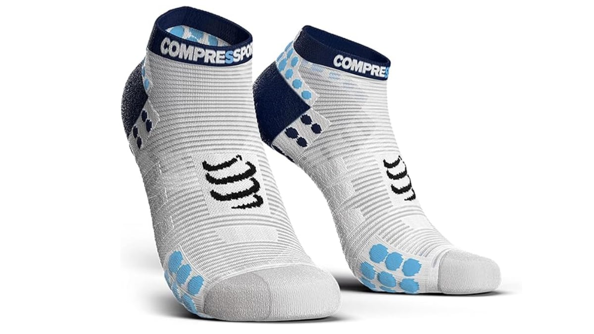 Par de calcetines cortos con banda de compresión, de Compressport.
