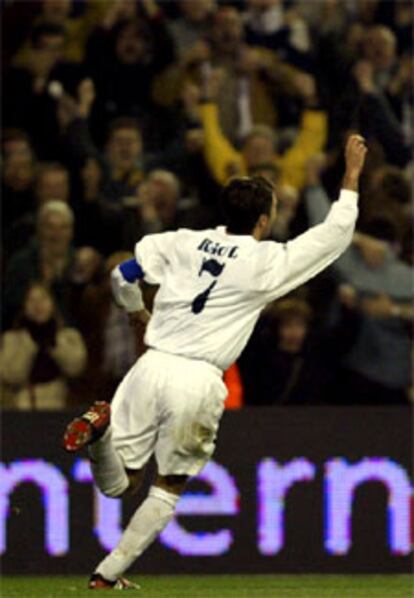 Raúl celebra el tercer gol de su equipo ante el Recreativo.